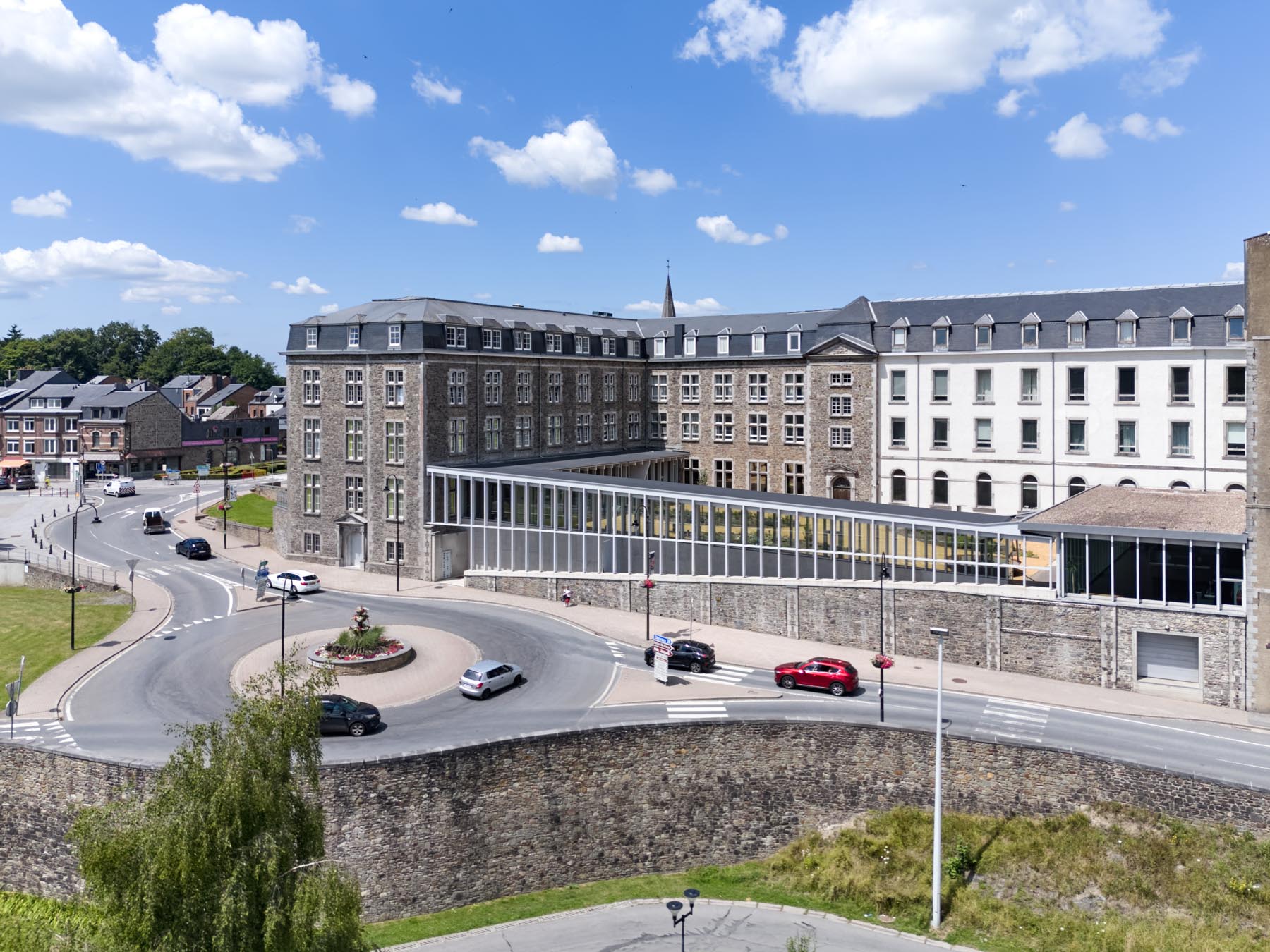 Photo de la façade extérieure du pôle Culture de Bastogne